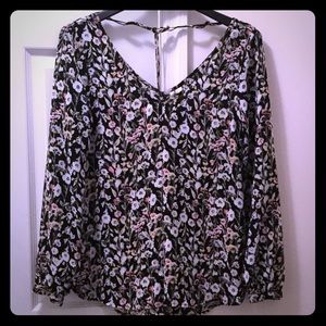Silk long sleeve with tassel tie at the back.